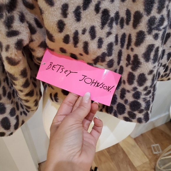 Betsy Johnson fur cropped jacket/cape - Picture 4 of 6